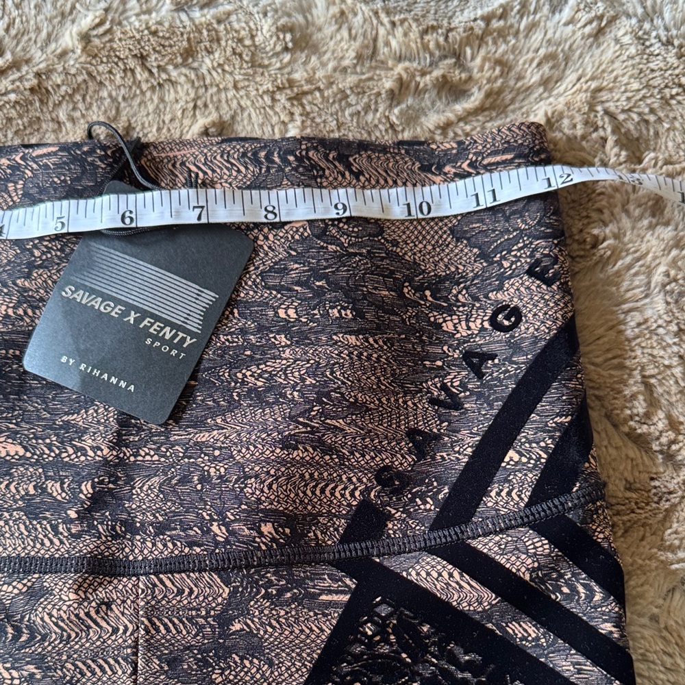 Savage X Fenty Sport by Rihanna – Flocked Lace Print Leggings (Size M, NWT) - Picture 3 of 9